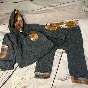 Nwt 12-18 months baby boutique top and bottom